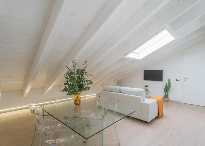 Sky By Rent * Como